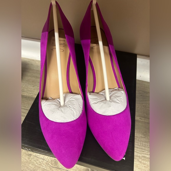 NWTB, INC International Concepts Magenta, Velvet Stunning, Statement Heels, Sz 8 - Picture 4 of 8